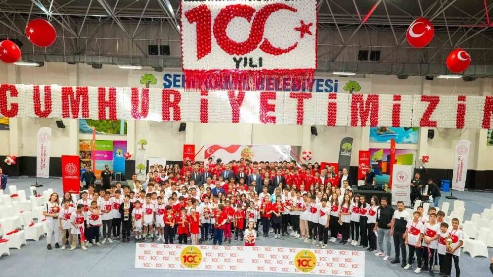 100. yılda şampiyonlar ödüllendirildi